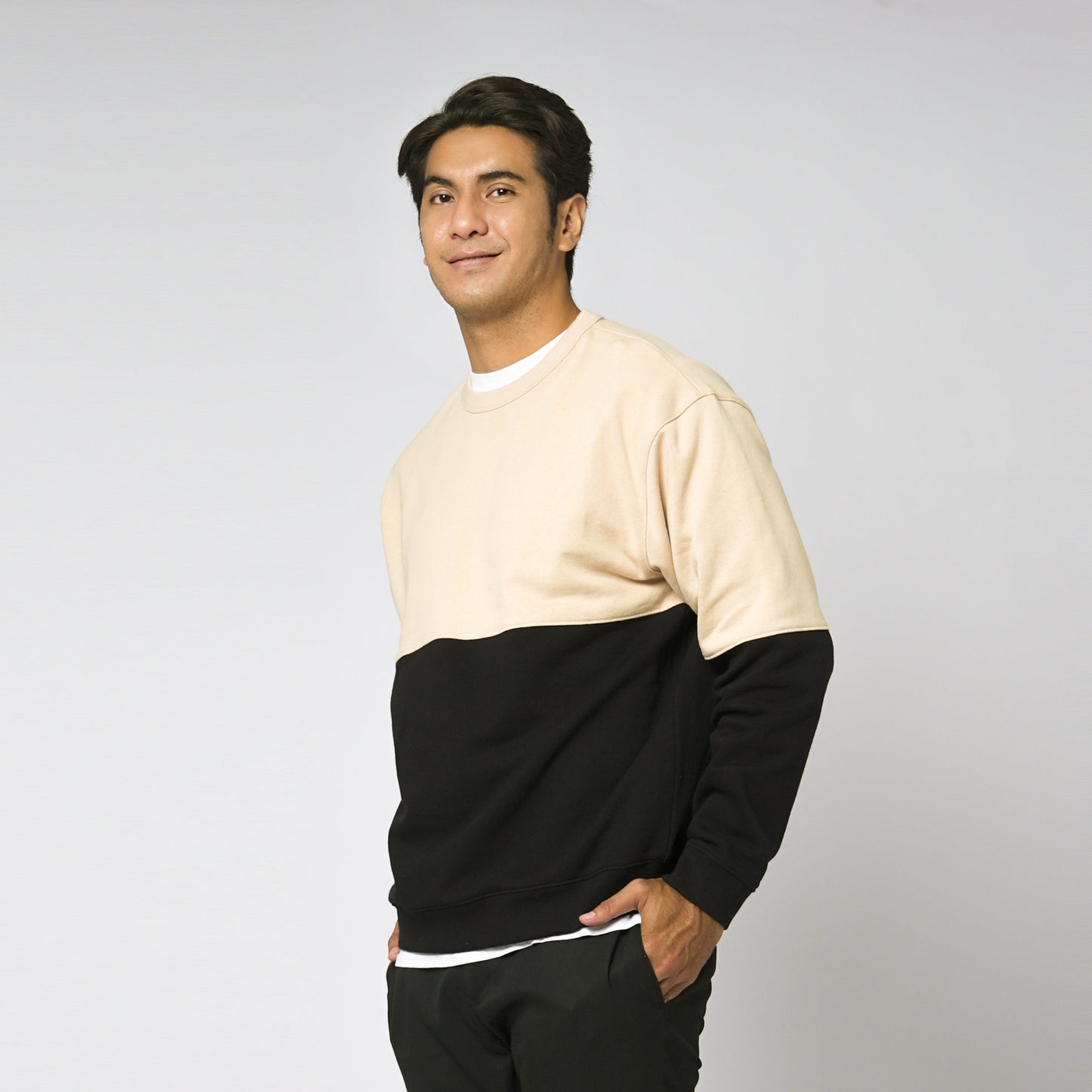 PUTAR CREWNECK HITAM-BEIGE